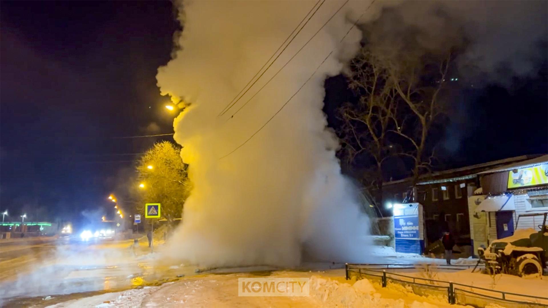 Порыв на МРЭУ — вода перекрыта, службы устраняют последствия