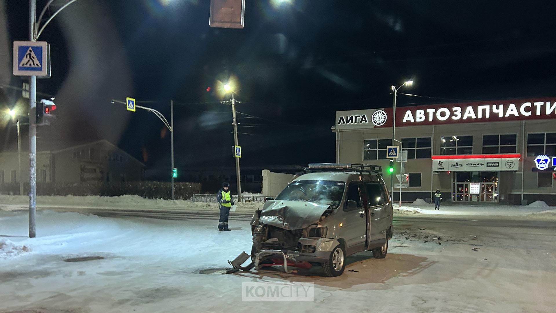 Виновником аварии на Кирова — Красногвардейской внезапно назвали водителя Таун Айс