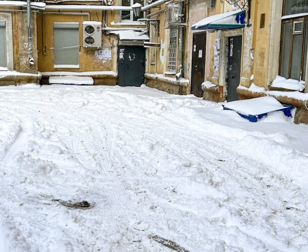 Краевой Госконтроль принимает жалобы на плохую уборку снега во дворе