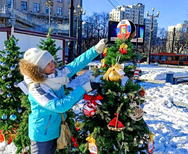 Ёлочку Комсомольска нарядили на хабаровской площади Ленина