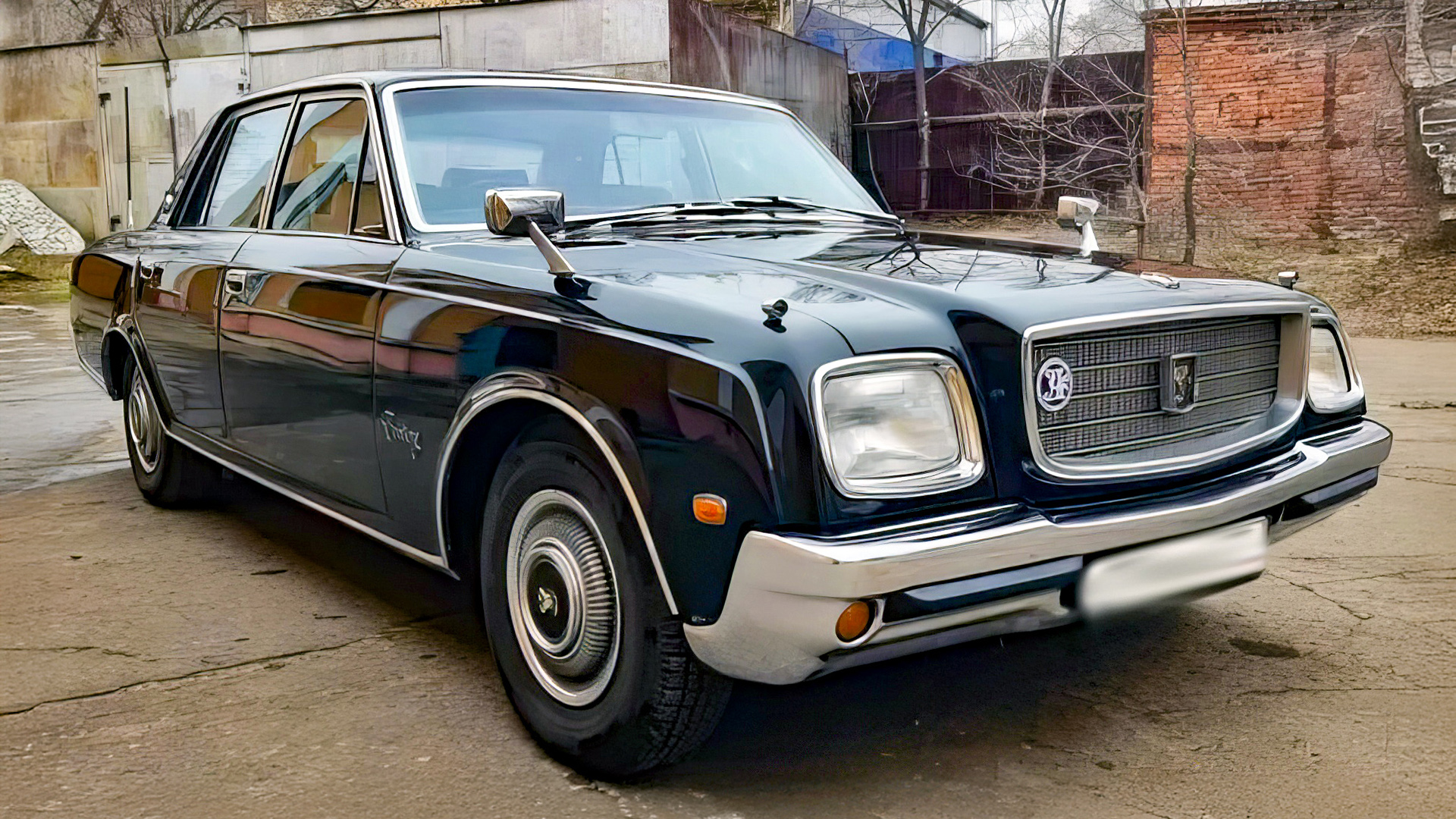 Легендарный императорский седан Toyota Century 1982 года выпуска продают в Комсомольске