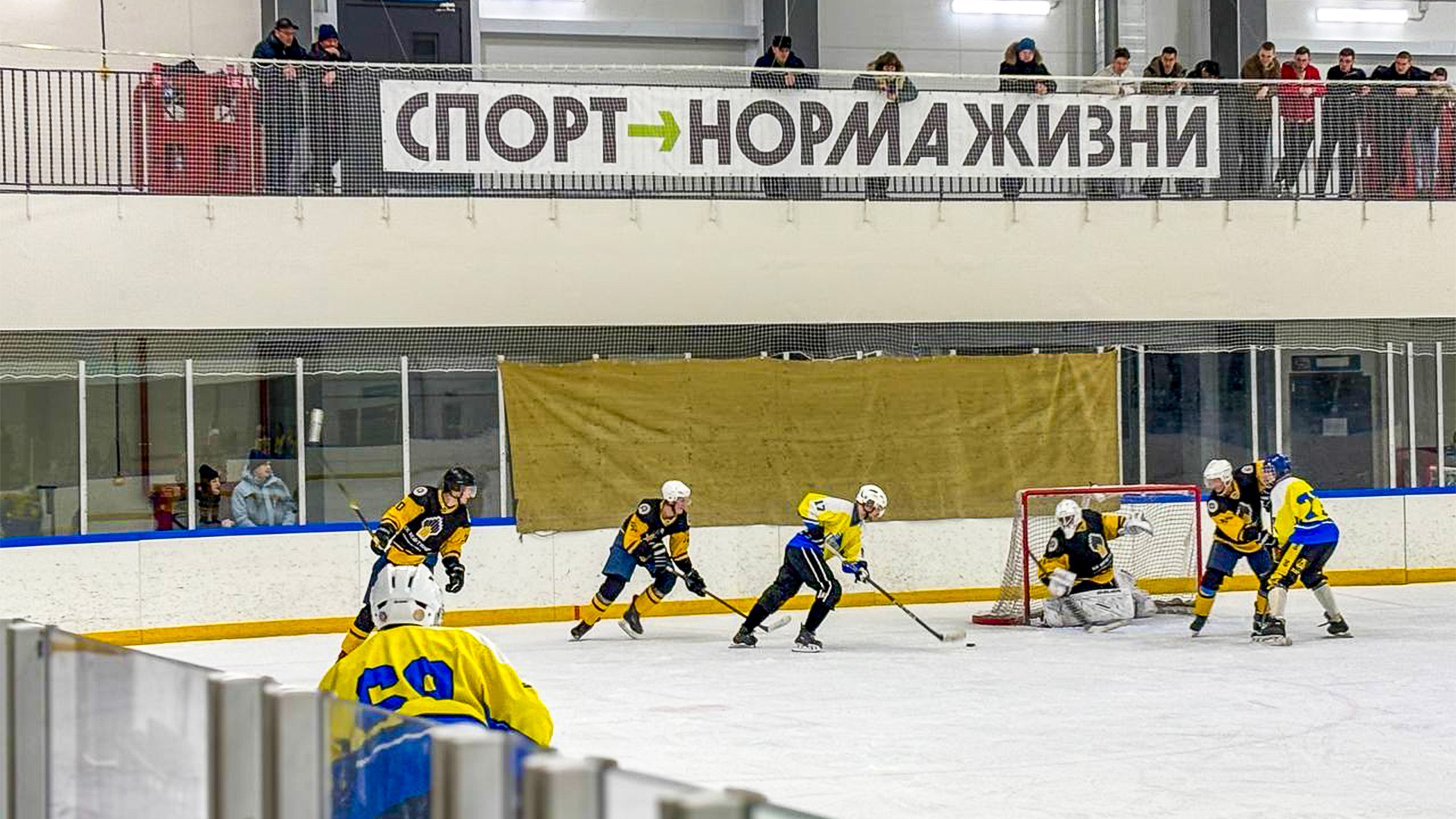 Три матча Ночной хоккейной лиги прошли в ФОКе на выходных