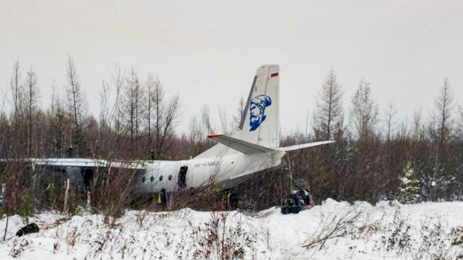 В Нелькане Ан-24 выкатился за пределы ВПП при взлёте