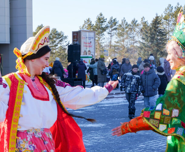 Масленичная эстафета началась в Комсомольске с праздника на Театральной площади