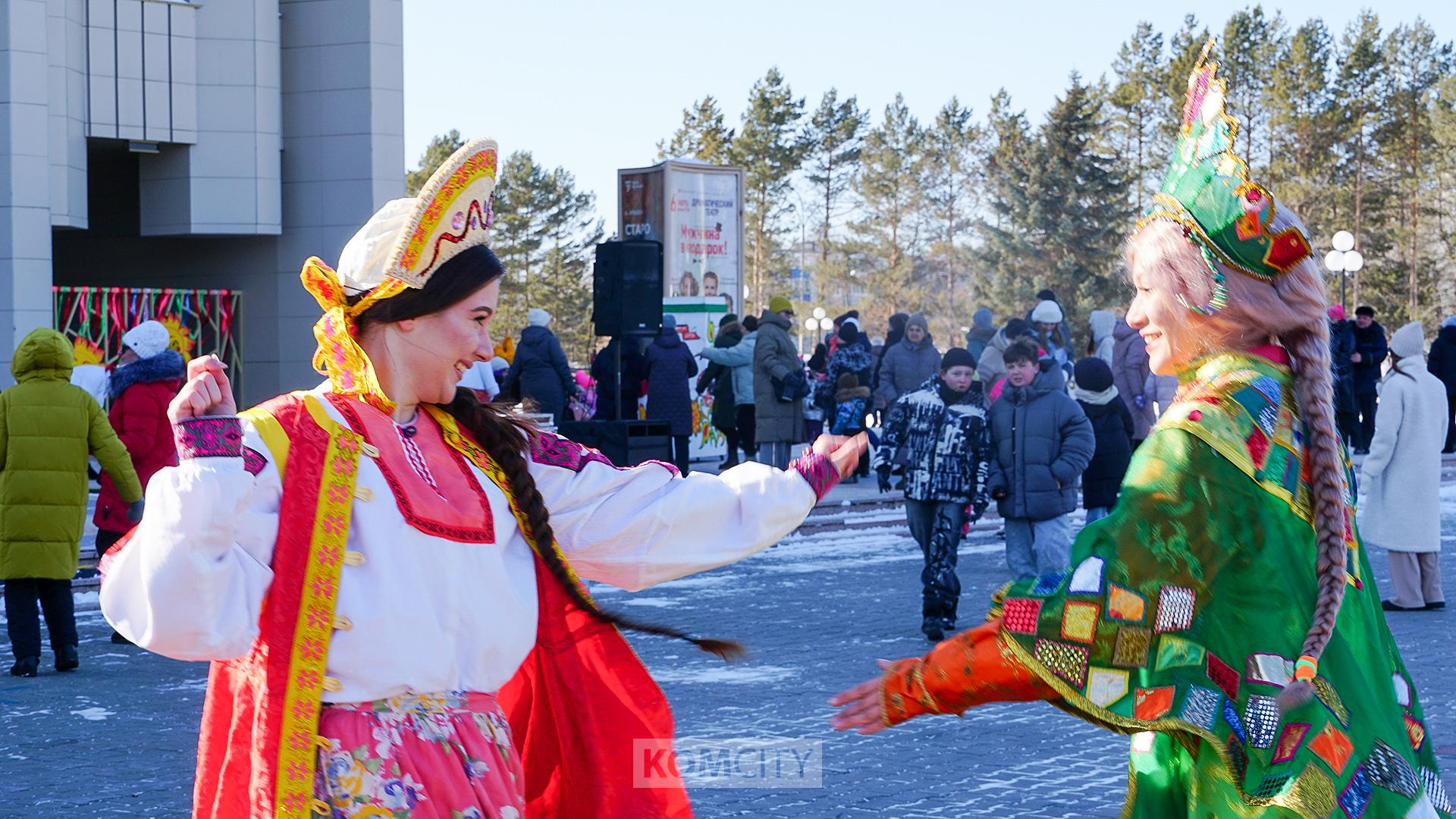 Масленичная эстафета началась в Комсомольске с праздника на Театральной площади