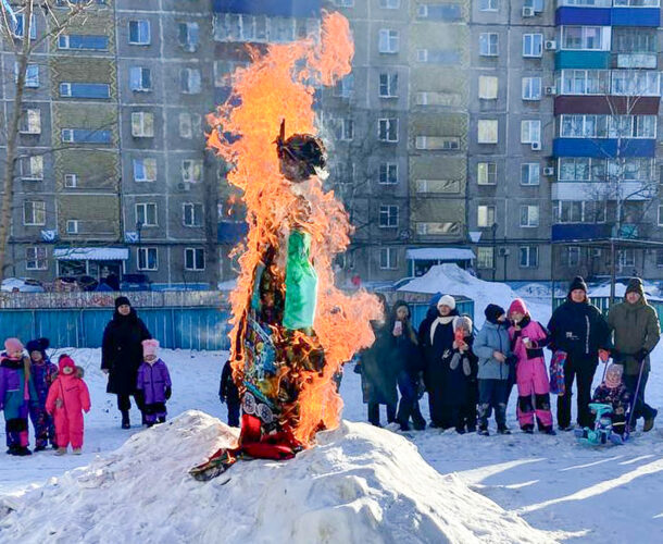 «Широкую Масленицу» отпраздновали не только на городских гуляниях, но и в отдельных дворах