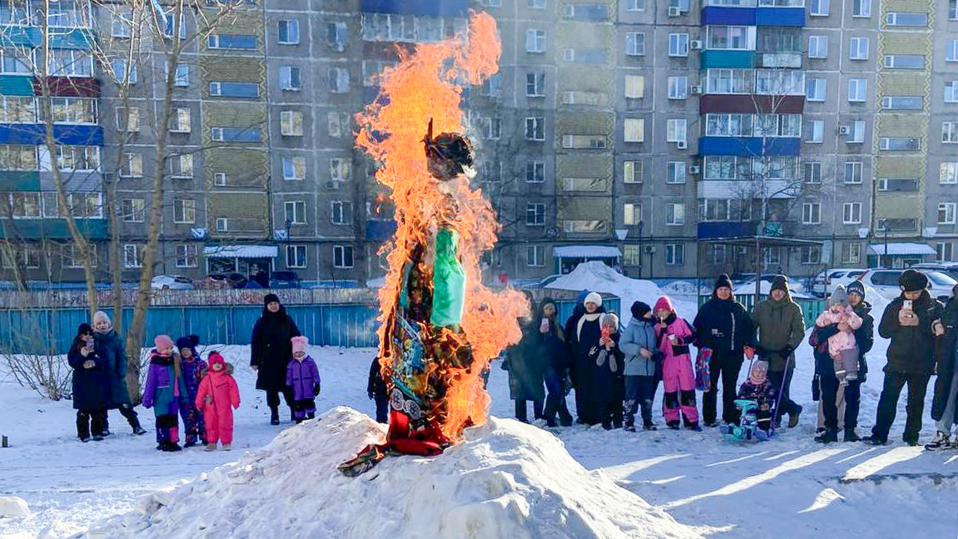 «Широкую Масленицу» отпраздновали не только на городских гуляниях, но и в отдельных дворах