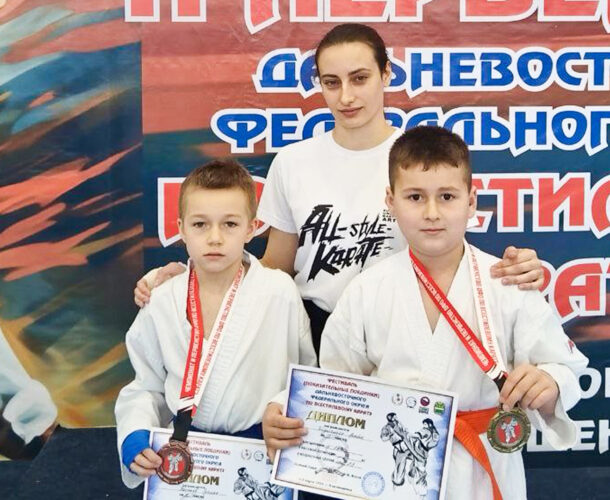 Три медали привезли спортсмены клуба «Ичигеки» с дальневосточного первенства по всестилевому каратэ