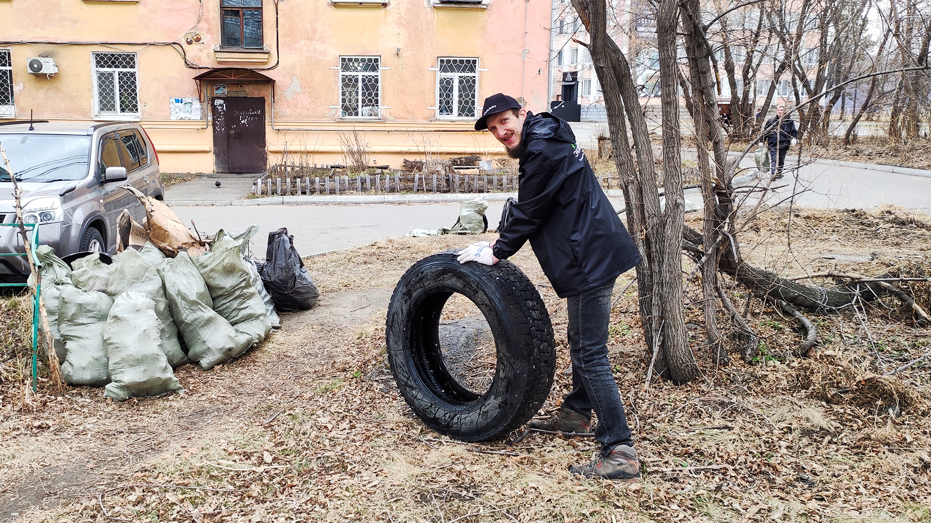 В ходе народного субботника на Дзержинского собрали 130 мешков мусора