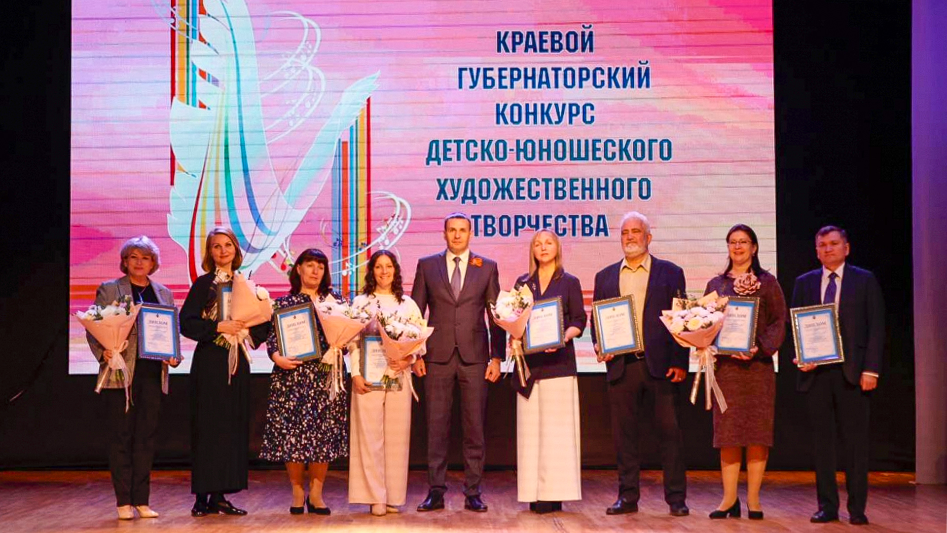 Коллективы из Комсомольска и Хурбы отмечены наградами губернаторского конкурса детско-юношеского художественного творчества