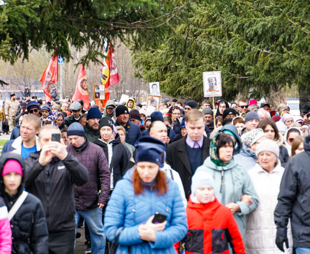 Православные комсомольчане прошли Крестным ходом по проспекту Первостроителей