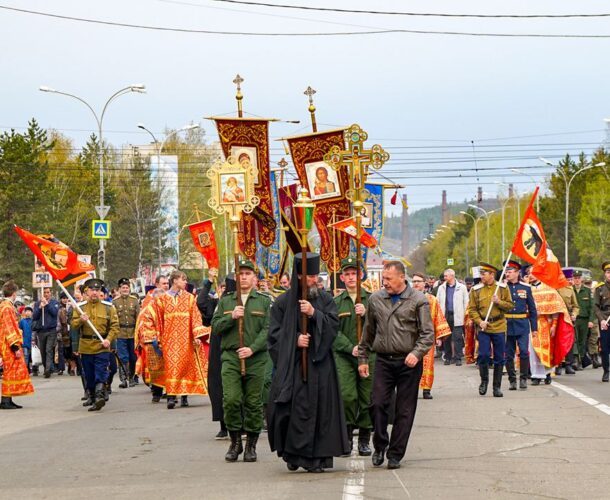 Завтра по проспекту Первостроителей пройдёт Крестный ход, с 9-ти утра движение будет перекрыто