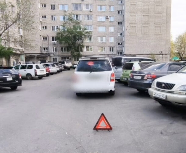 Во дворе на Севастопольской сбили школьника на самокате