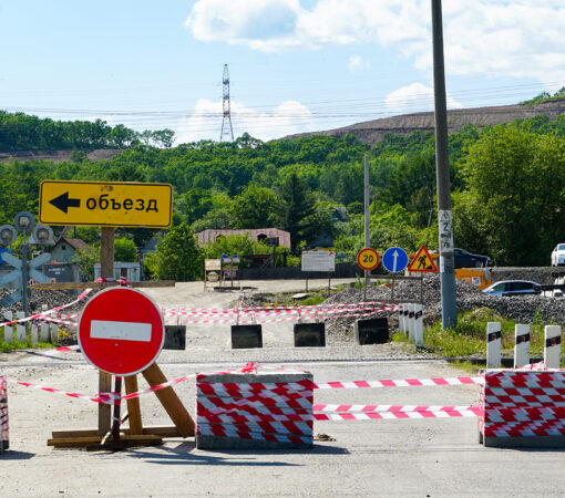 Железнодорожный переезд на третьих садах — закрыт