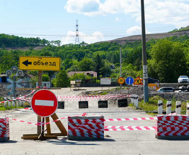 Железнодорожный переезд на третьих садах — закрыт