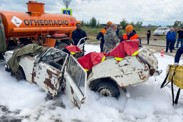 Учения по ликвидации последствий ДТП с бензовозом прошли в Комсомольске