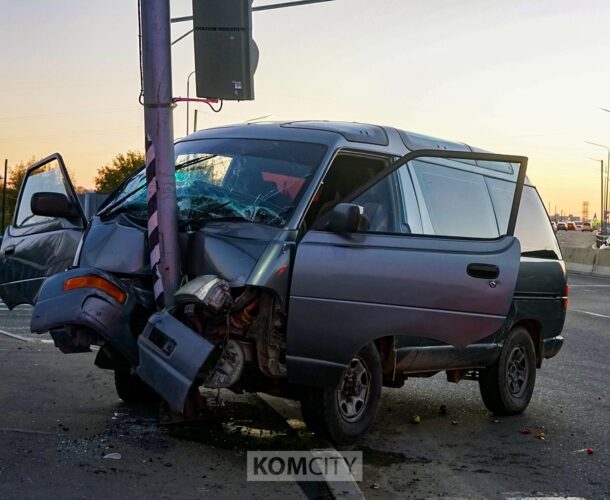 Водителя микроавтобуса, влетевшего в столб на Комшоссе, приговорили к условному сроку