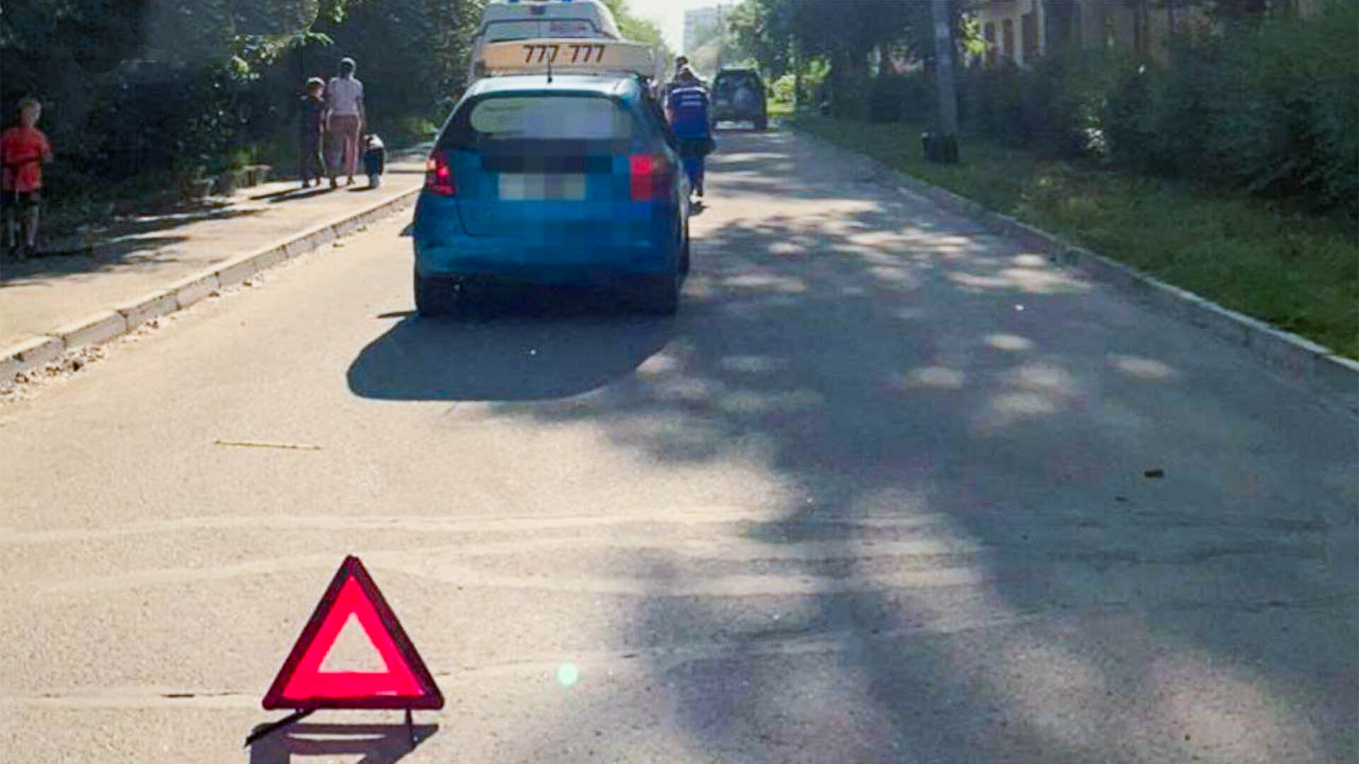 На Дворцовом сбили мальчика на самокате