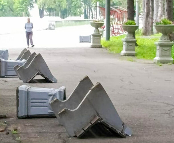 Вандалы устроили разгром в сквере у Мемориала
