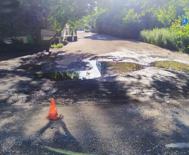 В Комсомольске разыскивают водителя, сбившего ребёнка во дворе и уехавшего с места наезда