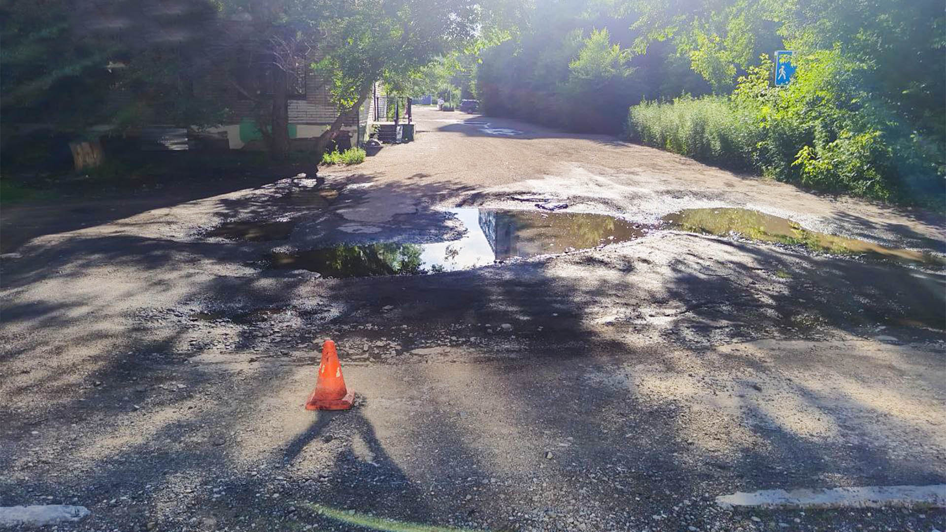 В Комсомольске разыскивают водителя, сбившего ребёнка во дворе и уехавшего с места наезда