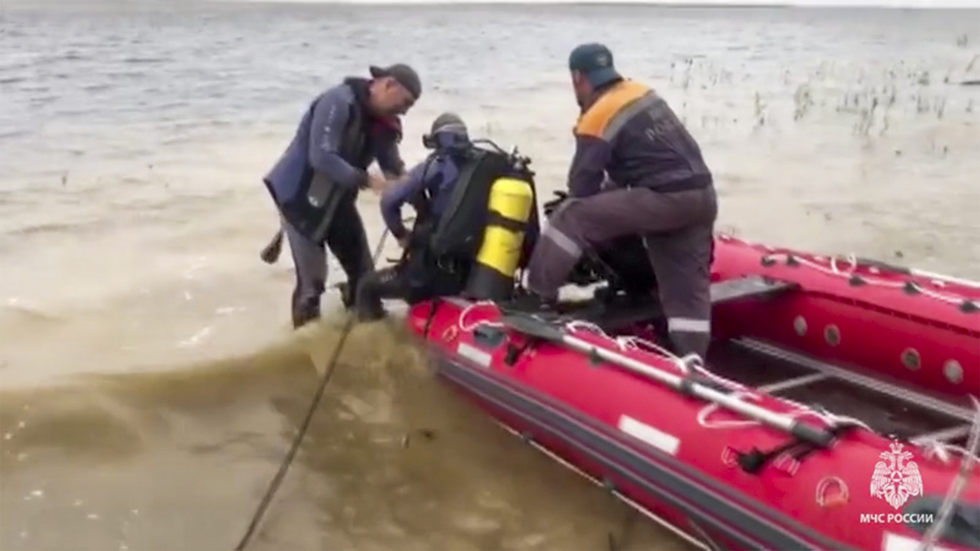 Водолазы приступили к поискам пропавших в Амурске подростков 
