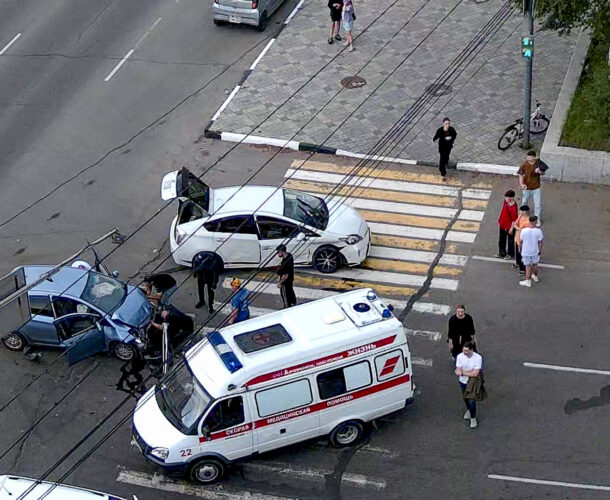 В столкновении на пл. Ленина пострадала невиновная водитель