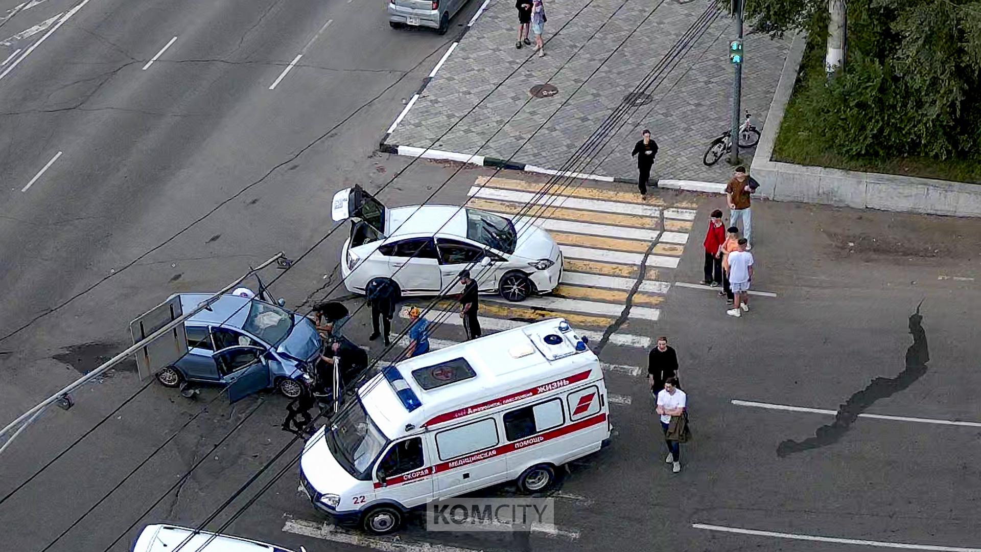 В столкновении на пл. Ленина пострадала невиновная водитель