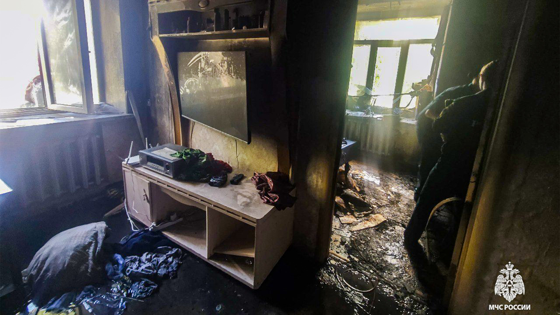 Причиной пожара на Амурской стала детская шалость