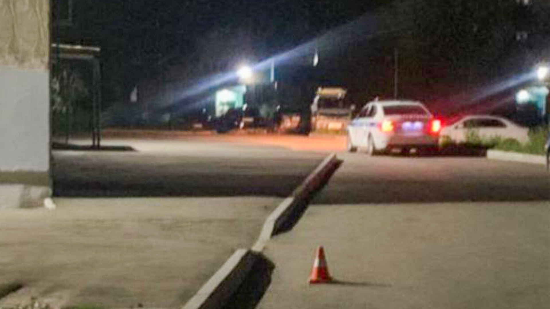 Во дворе по Магистральной Лексус сбил ребёнка