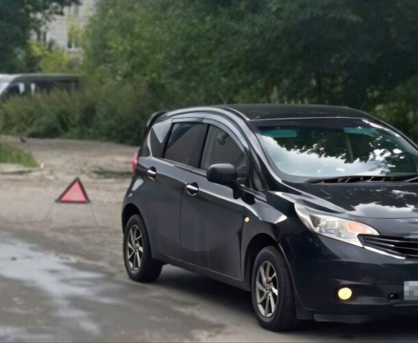 На Бульваре Юности мальчик на самокате врезался в машину