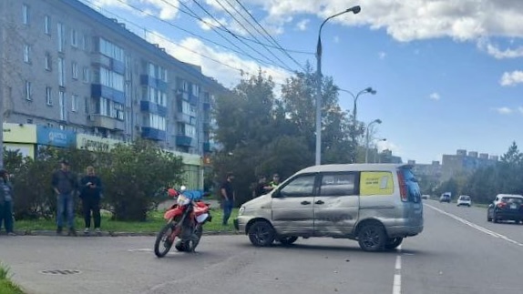 В столкновении на Магистральном пострадал мотоциклист