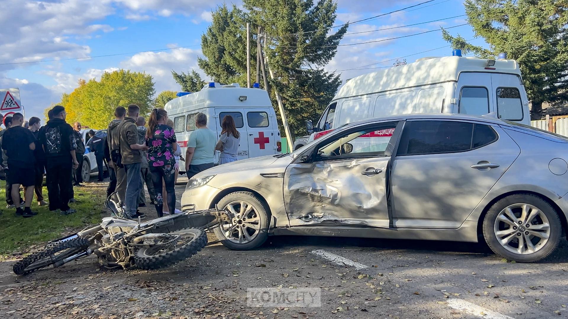 В столкновении машины и питбайка в Молодёжном пострадали два человека