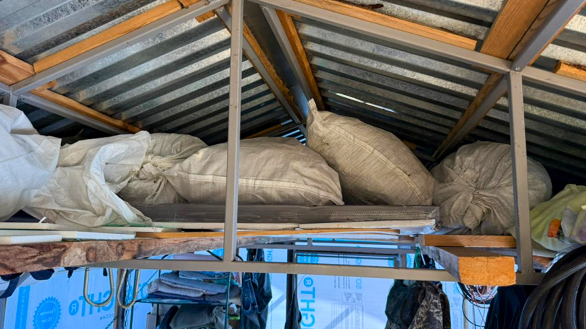 В Комсомольске пенсионерка собрала 25 кило конопли «для себя»