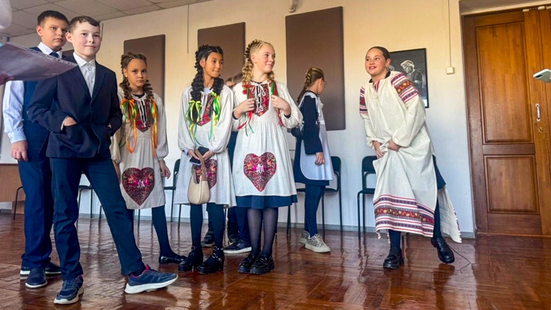 Обладательниц самых красивых кос выбрали на конкурсе в честь праздника Покрова