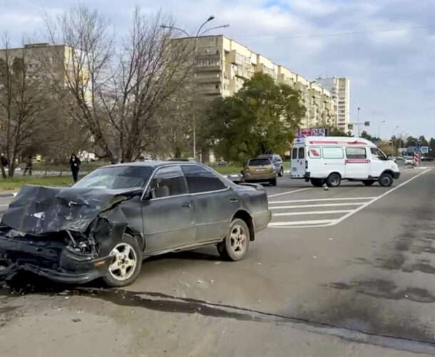 В аварии на Первостроителей пострадали пять человек, включая двоих детей