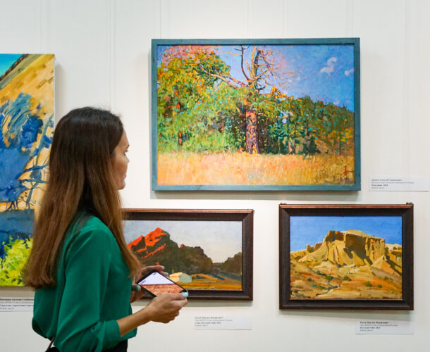 С путешествием по Монголии познакомила комсомольчан новая выставка в Художественном музее