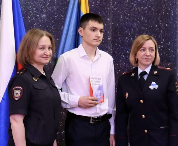 В День края 50 юных комсомольчан получили первые паспорта