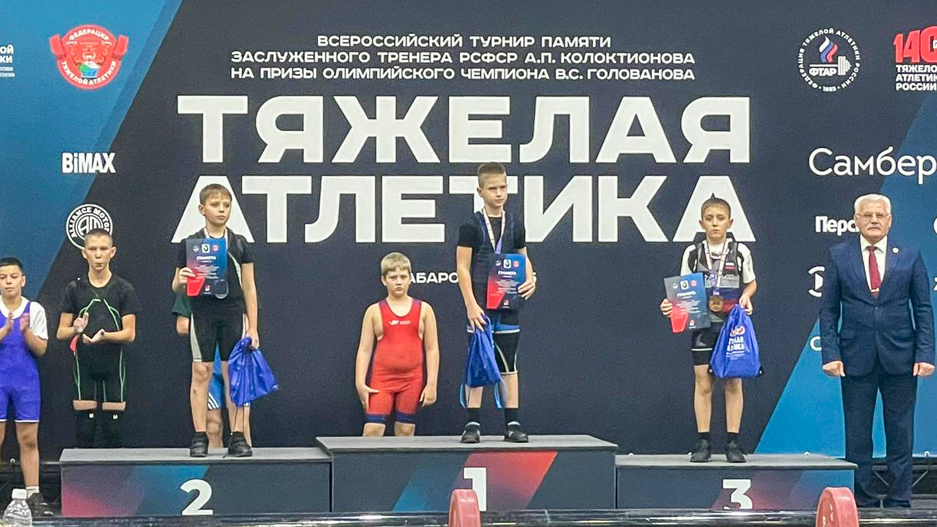 Три «золота» выиграли комсомольские тяжелоатлеты на всероссийском турнире в Хабаровске
