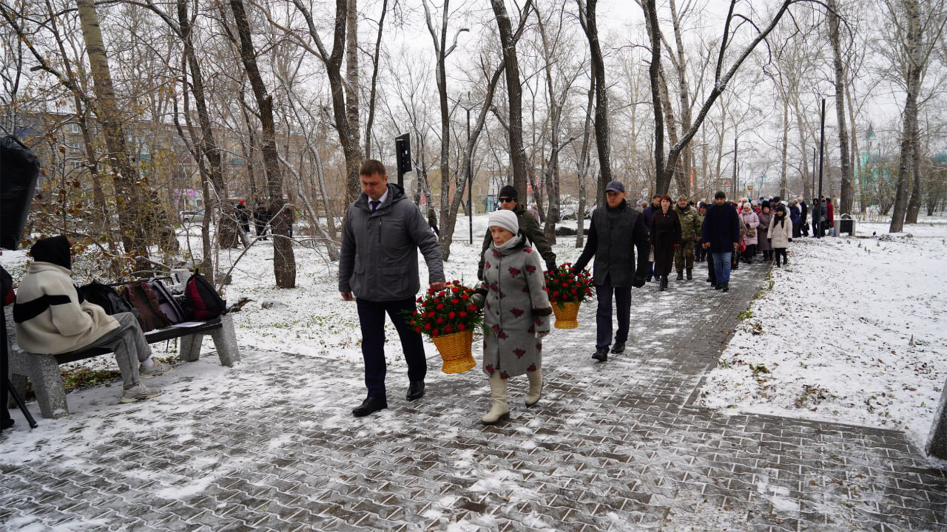 Жертв политических репрессий вспомнили в Комсомольске возложением цветов