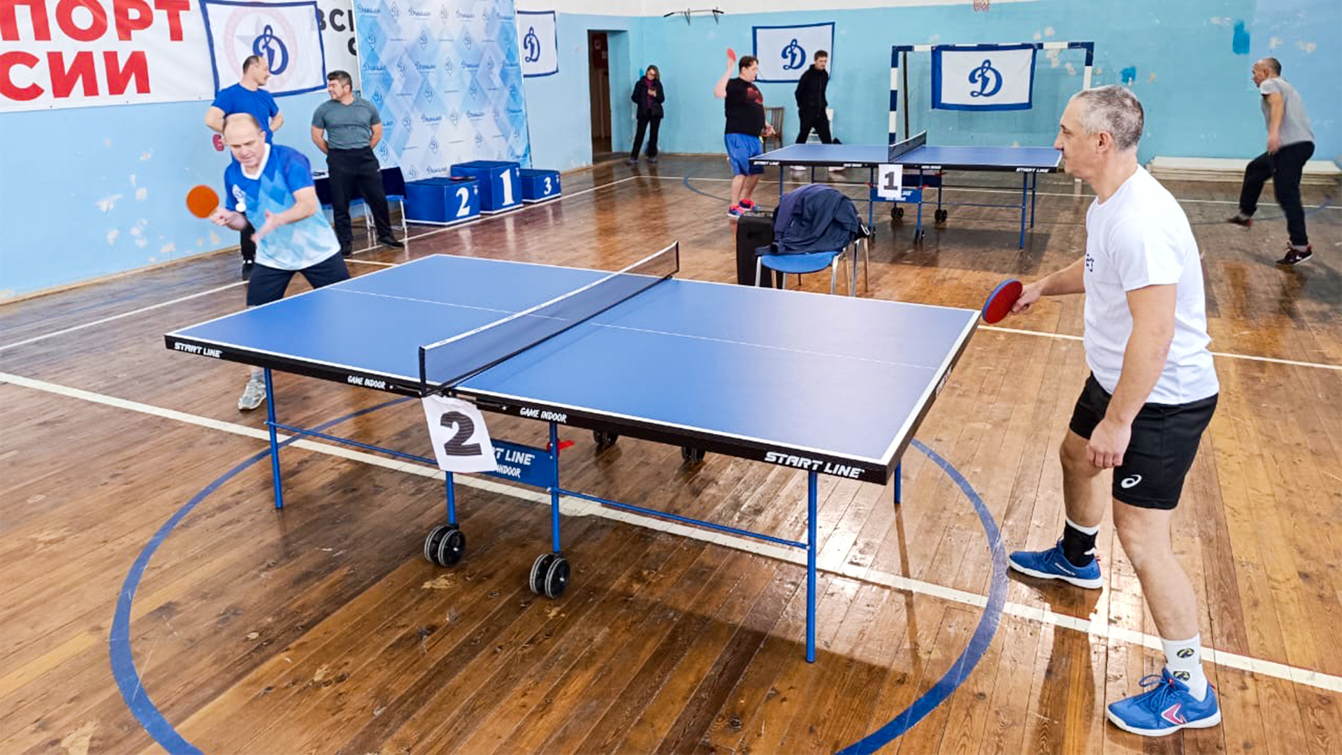 Ветераны полиции и пожарной охраны сыграли в настольный теннис