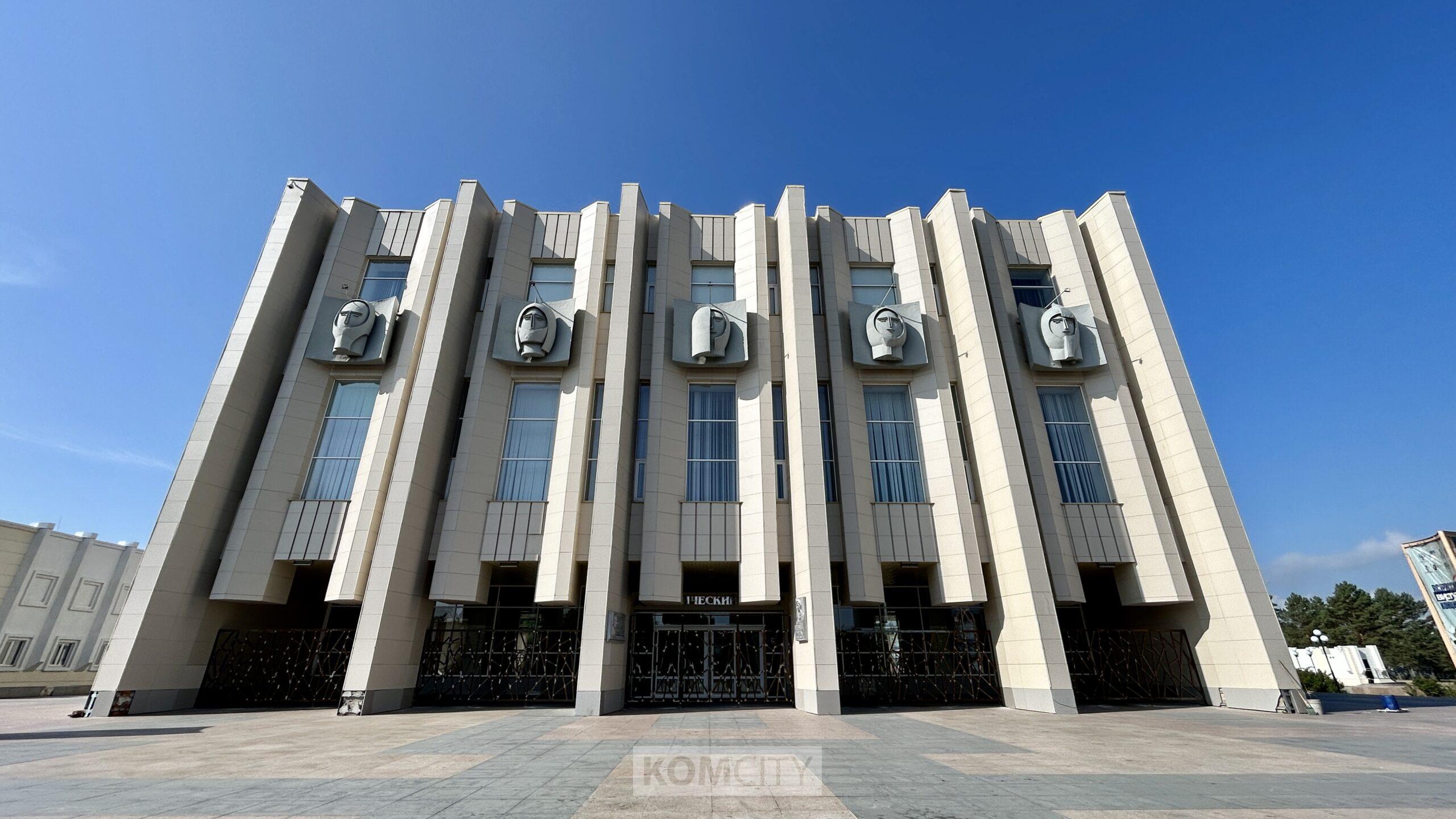 «СВОими словами» — Драмтеатр представит комсомольчанам новый музыкально-поэтический спектакль