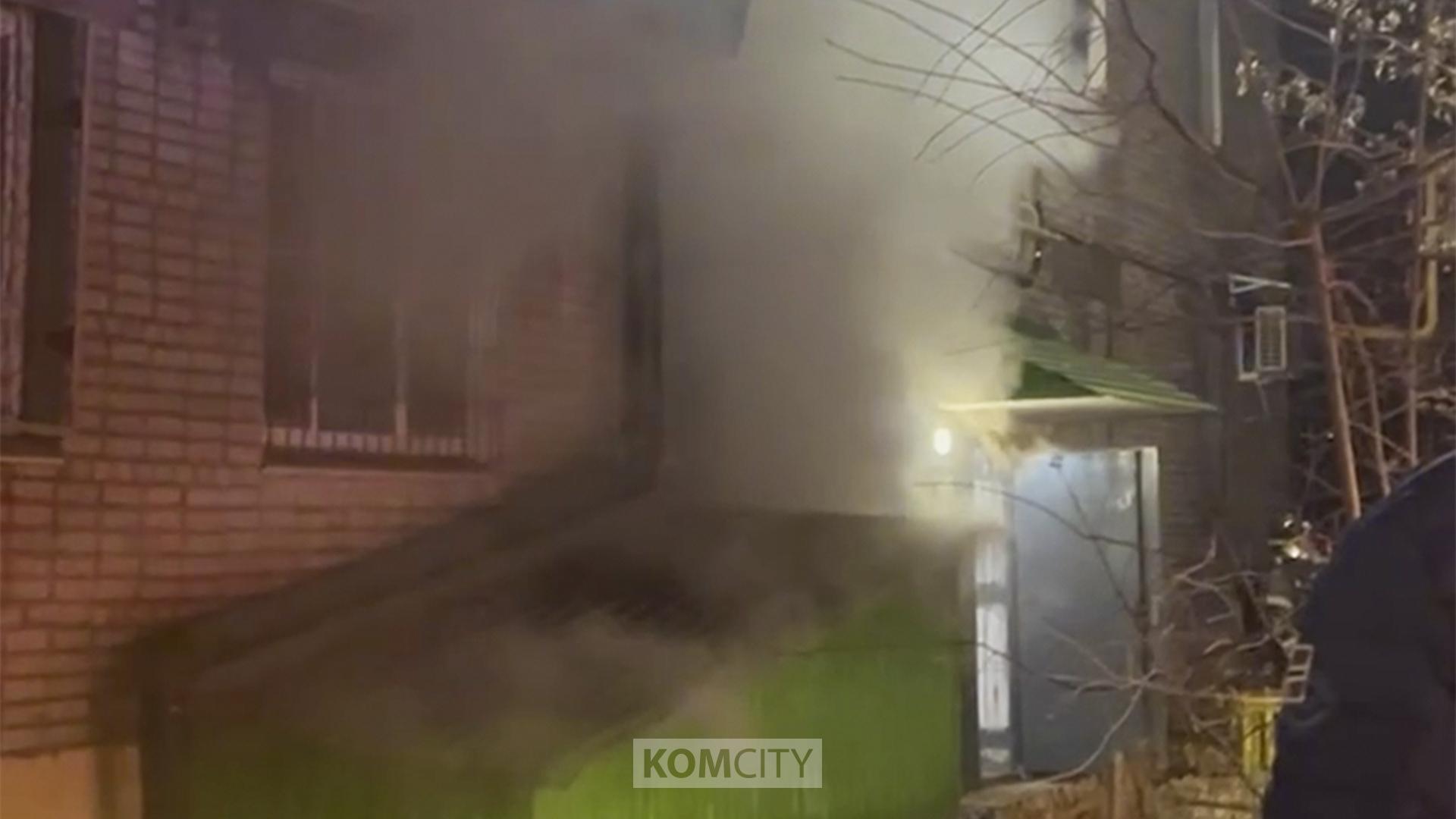 Трёх бомжей спасли из пожара в подвале на Октябрьском