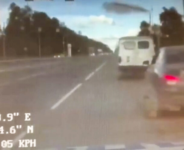 У комсомольчанки, севшей за руль для буксировки без прав, конфисковали машину 