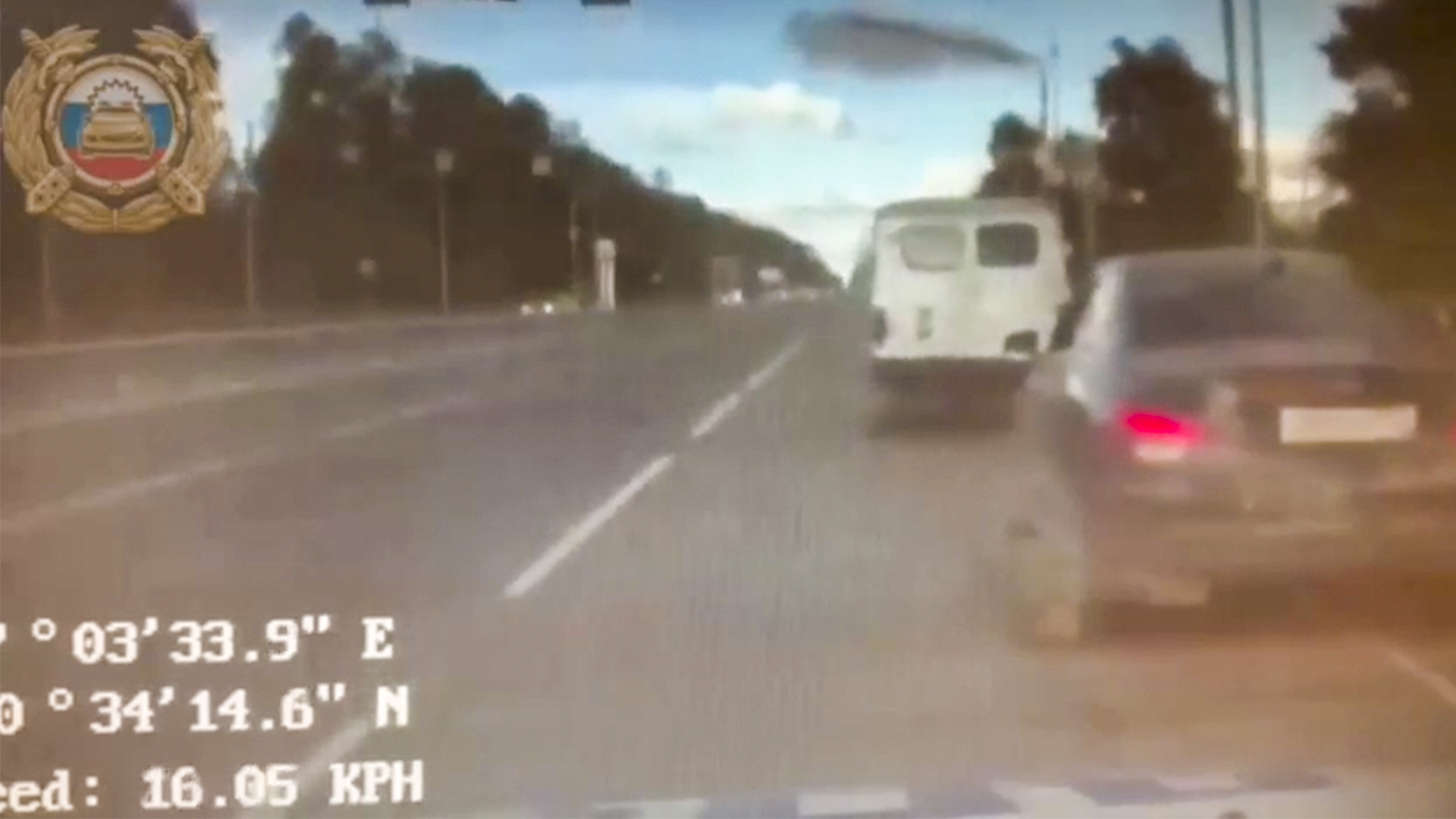 У комсомольчанки, севшей за руль для буксировки без прав, конфисковали машину 