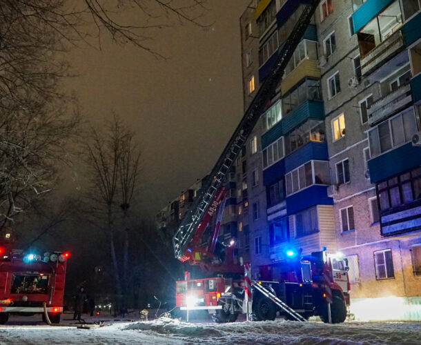 Хозяйка горевшей квартиры на Магистральном попала в реанимацию