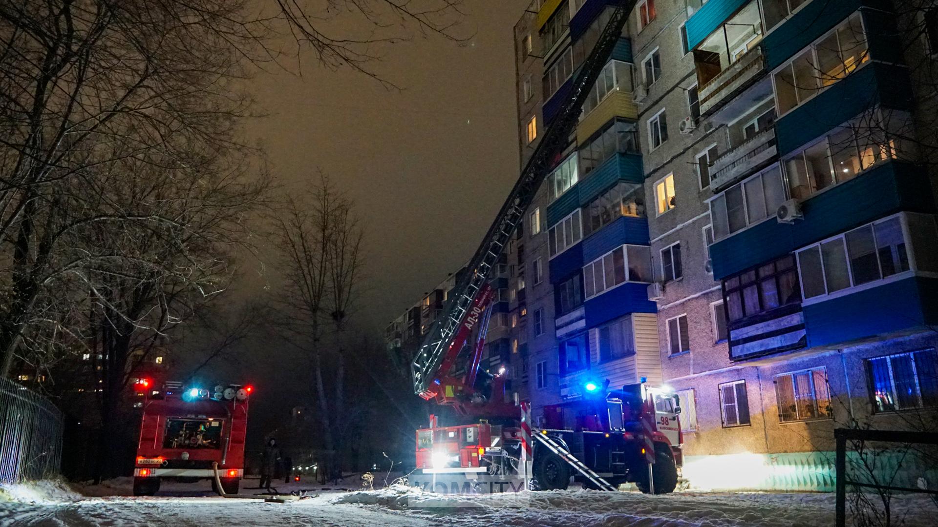 Хозяйка горевшей квартиры на Магистральном попала в реанимацию