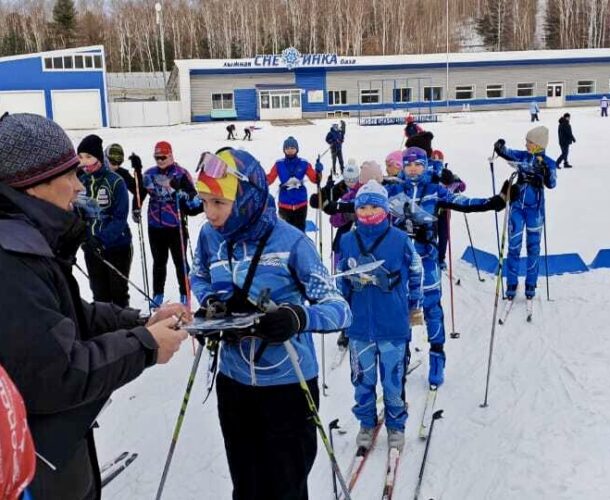 Лыжный сезон открыли соревнованиями на «Снежинке»