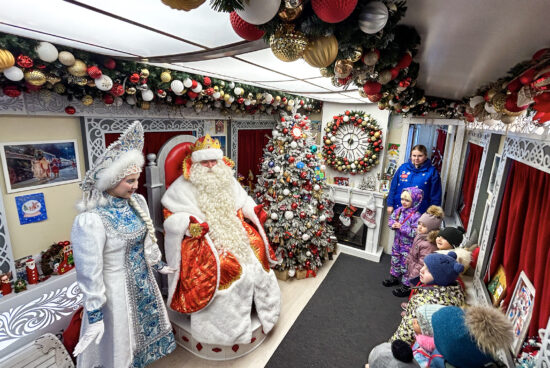 Поезд Деда Мороза снова побывал в Комсомольске