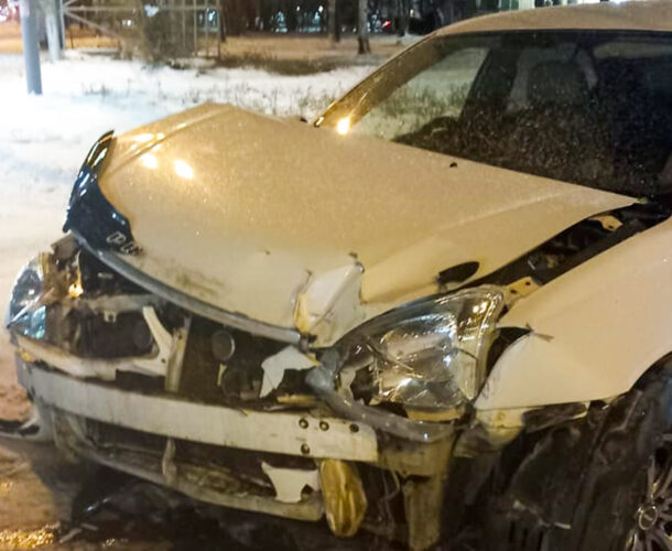 В столкновении на Парижской Коммуны — Первостроителей пострадал один из участников